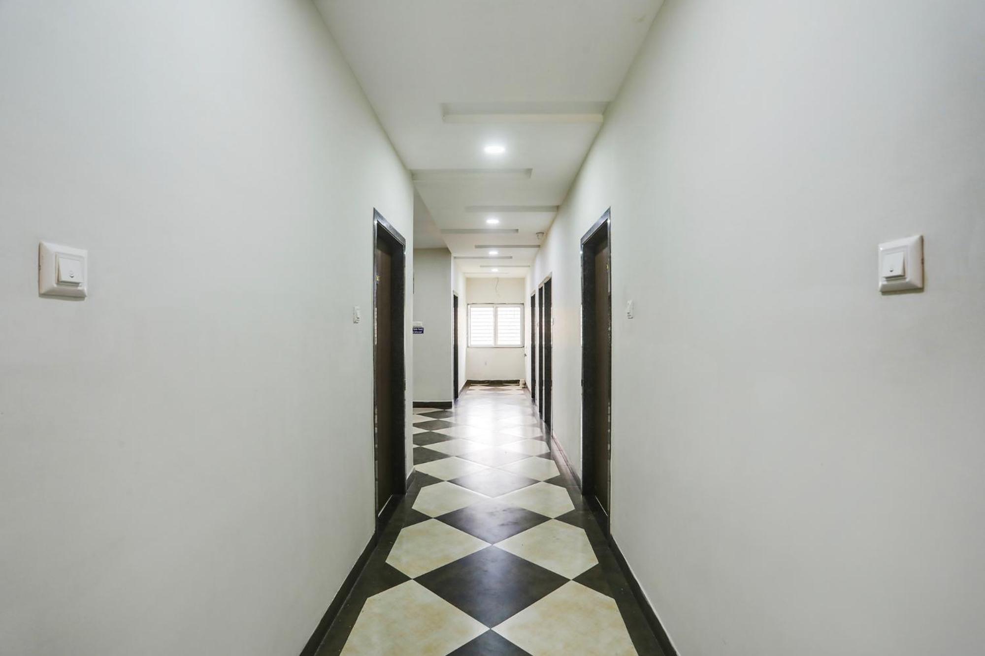 Fabhotel Johar Inn Rāipur Exteriör bild