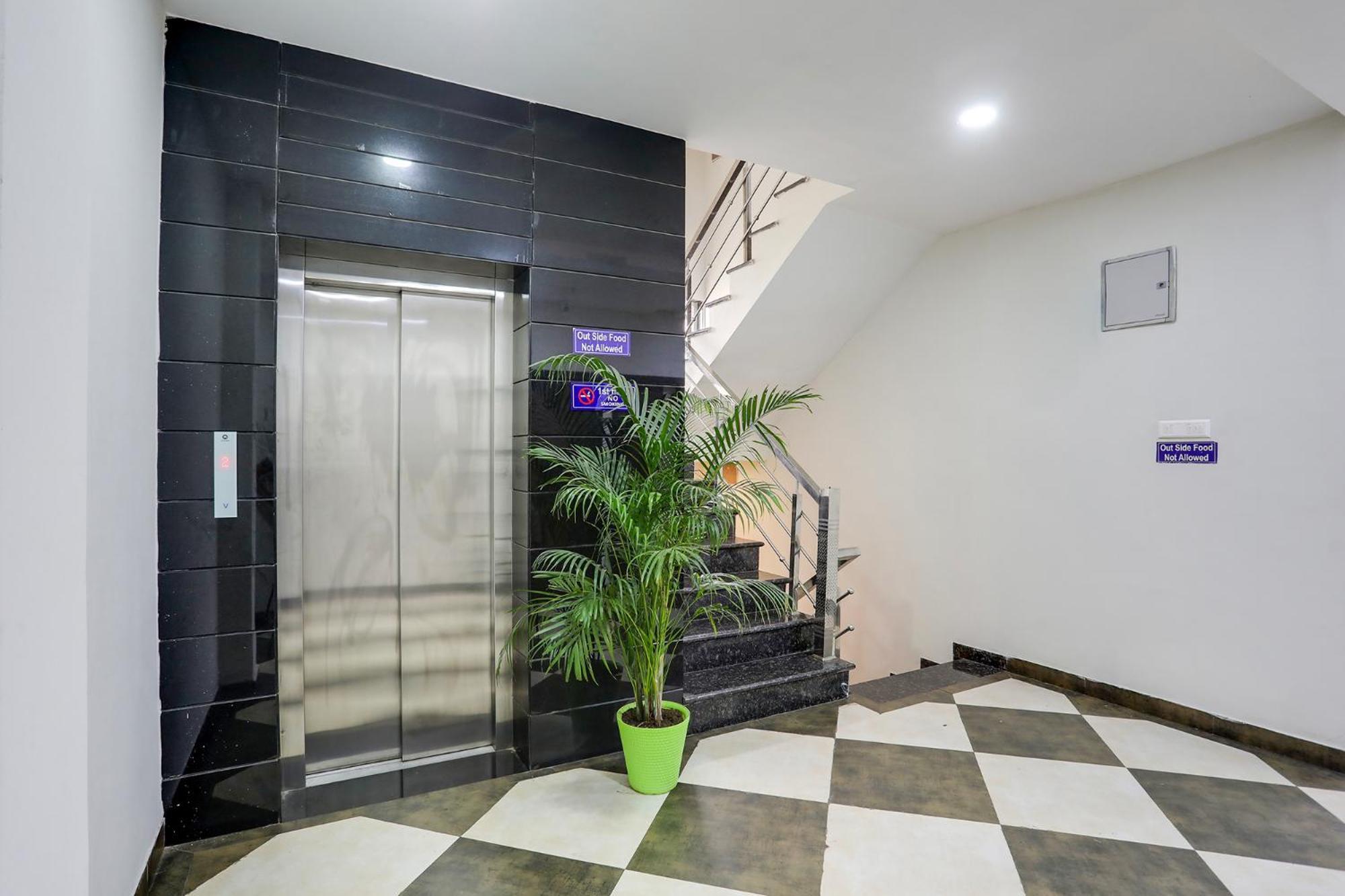Fabhotel Johar Inn Rāipur Exteriör bild
