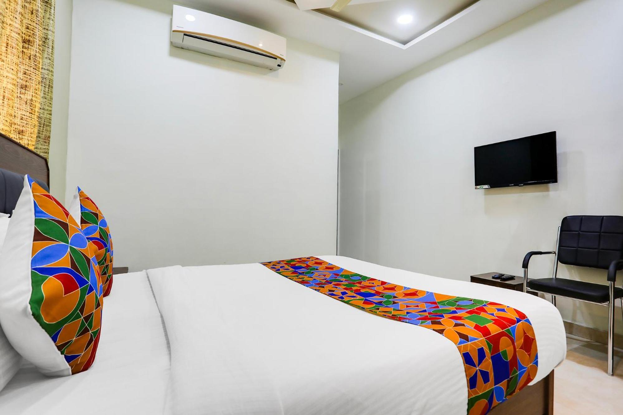 Fabhotel Johar Inn Rāipur Exteriör bild